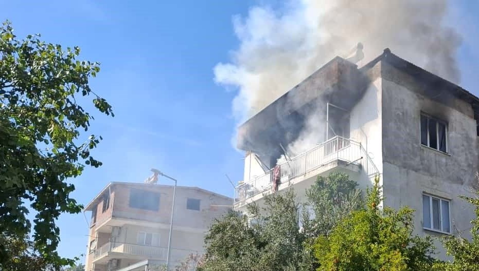 aydinda ev yangini 2 cocuk dumandan etkilendi IrRsTDij