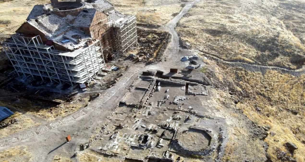 bakan ersoy duyurdu ani kazilarinda selcuklu kumbeti bulundu fmxzZcuV