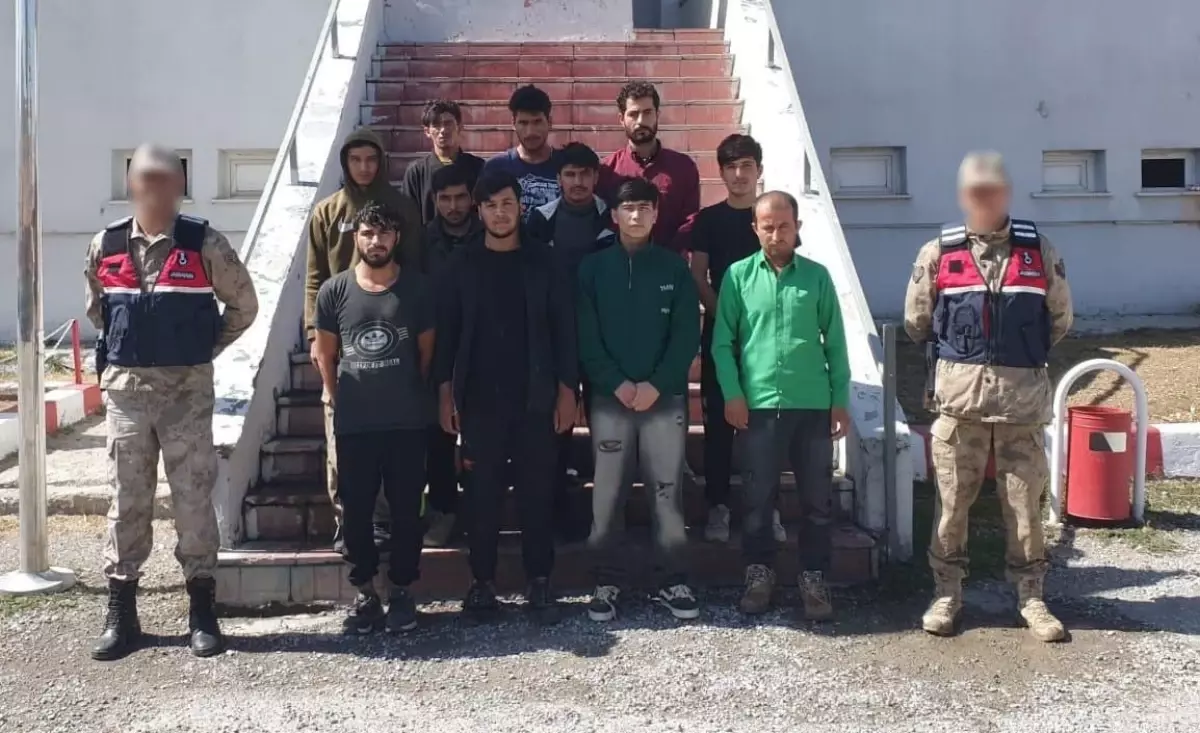 bitliste 11 kacak gocmen ve 2 organizator yakalandi D78kmB7m