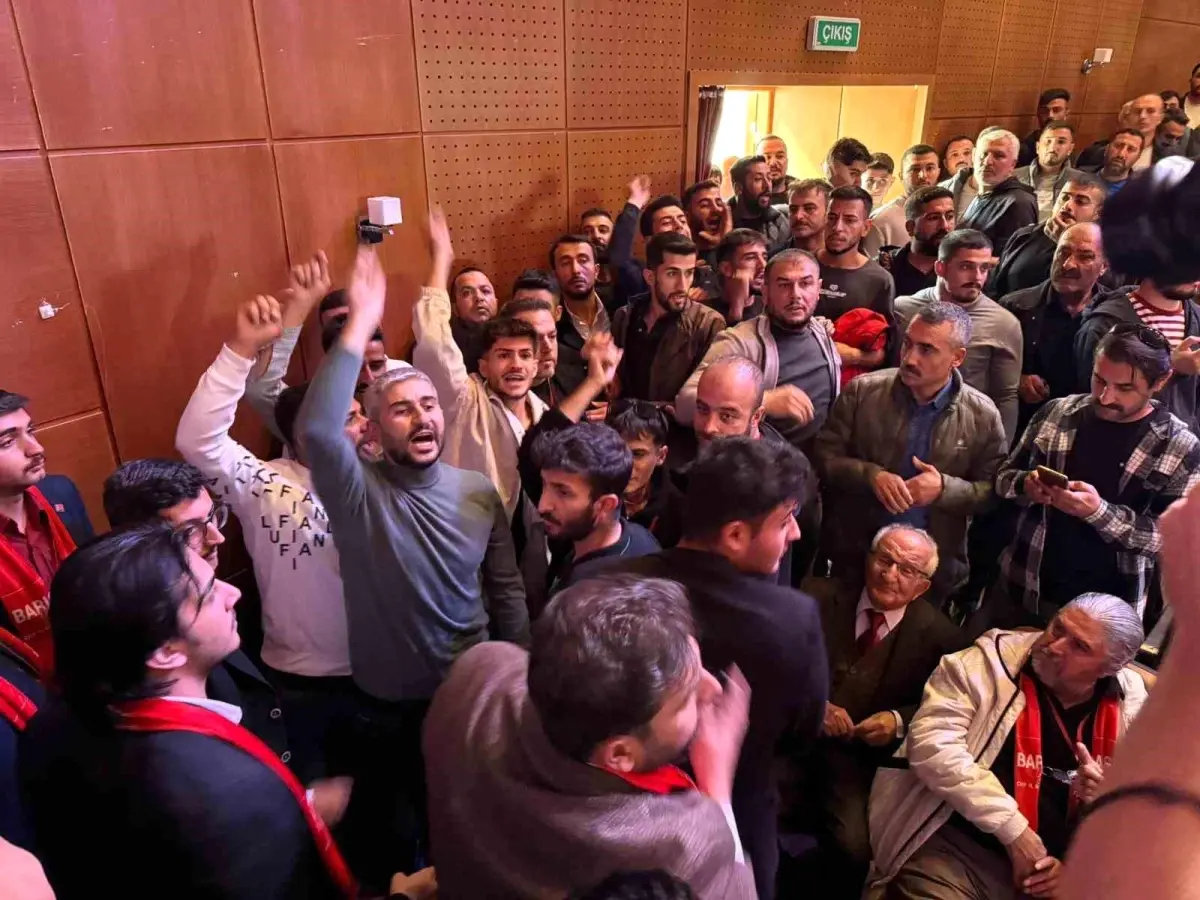 chp malatya il kongresinde kavga cikti JzctHPxU.jpg