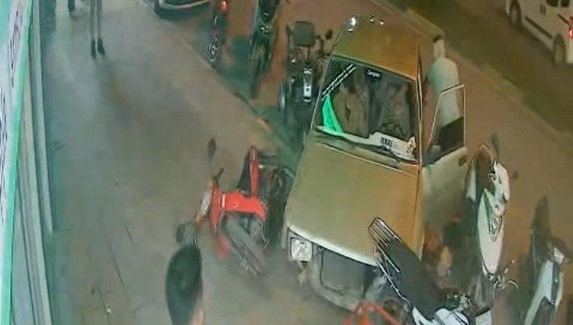 kaza yaptiklari araci birakip kactilar pLSWTUnd.jpg