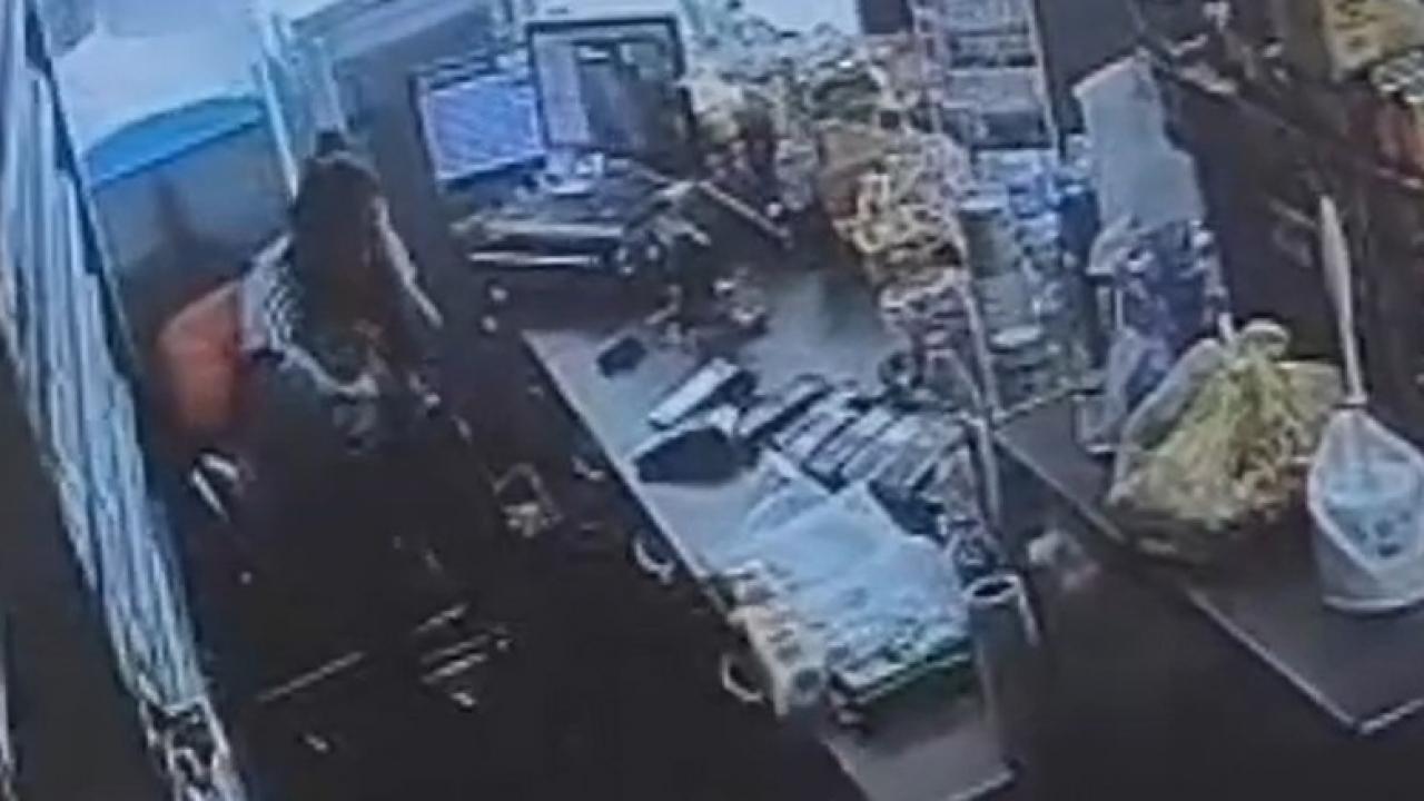 manisada eski es dehseti kucagindaki bebege aldirmadan defalarca bicakladi fOS1HQZ3