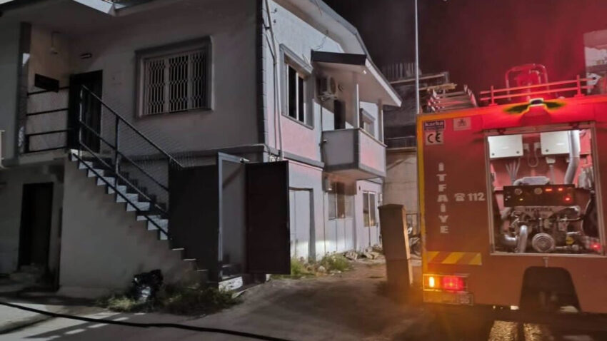 Hatayda is yerinin deposunda yangin ekipler seferber oldu BOkIu7E2